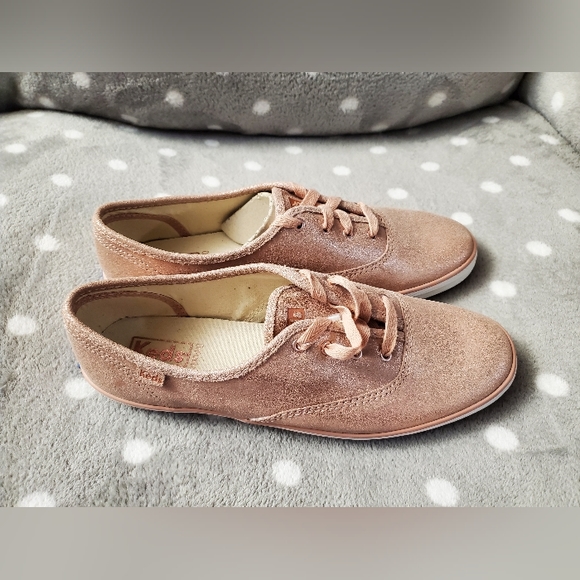 Keds - Brand New never worn size 8.5 - Picture 3 of 17